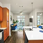 Luxury Apartment Close To Everything W Free Parking 5
