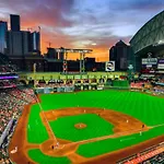 Downtown Hou 1Br Rental Car Available!! Pool Wifi