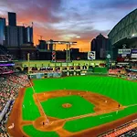 Penthouse Copy Astros-Oasis-In-Houston-Wit-Skyline-View 1Bedroom Unit