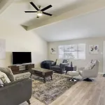 Cheerful 3 Bedroom Home In A Quiet Neighborhood.