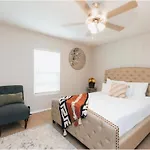 Enticing 1Br Apartment In The Heart Of The Heights