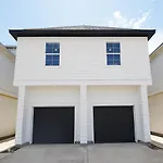 Luxe Three Story Duplex Near Downtown & Med Center
