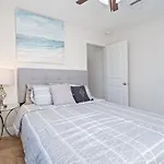 Pristine & Exquisitely Designed Apt 7 Min From Tx Med Center