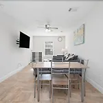 Pristine & Exquisitely Designed Apt 7 Min From Tx Med Center