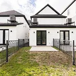 Chic Urban Living Minutes From I-45 And I-610 #A