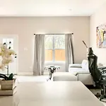 Luxe Retreat - Downtown Private Room In Home