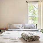 Luxe Retreat - Downtown Private Room In Home