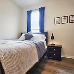 4 Bedroom Home Near Downtown Med Center Nrg Stadium Pearland Skyview Long By Ion Rentals