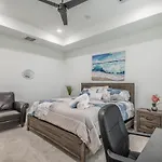 Cozy Duplex Mins To Dt/ Mctr, Free Wi-Fi/ Parking