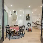 Cozy Duplex Mins To Dt/ Mctr, Free Wi-Fi/ Parking