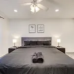 Trendy Midtown Apt, Walk To Shops & Sites, Pets Ok