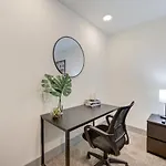 Trendy Midtown Apt, Walk To Shops & Sites, Pets Ok