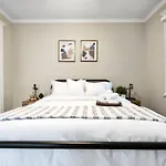 Historic Heights Cozy Nook Apartment