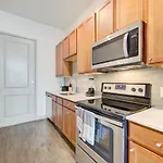 Trendy Downtown 1Bd/Freeparking/Wi-Fi/Pool