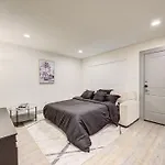 Trendy Apt In Midtown, Walk To Shops & Sites, Pets Ok