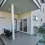 3Br/3.5Ba Three Story East Downtown Townhouse With View