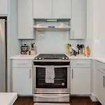 Cozy Downtown Modern Townhome