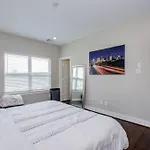 Cozy Downtown Modern Townhome