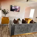 Luxurious 3 Bed Room Home Near Medical Center