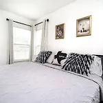 Trendy Apartment In Downtown - Near Montrose
