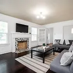 Trendy Apartment In Downtown - Near Montrose