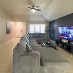 Comfortable Work-Ready 4Br Suburban Home