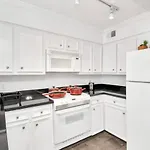 Stunning Private Room In Town Home