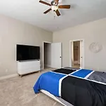 Stylish 3 Bedroom With Tons Of Games And 85 Inch Tv