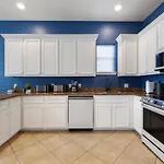 Stylish 3 Bedroom With Tons Of Games And 85 Inch Tv