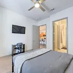Urban Escape 1Br,Pool,Gym,Rooftop Serenity, Petsok
