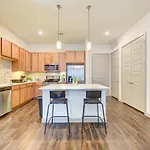 Urban Escape 1Br,Pool,Gym,Rooftop Serenity, Petsok