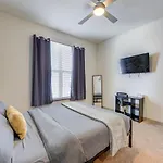 Urban Escape 1Br,Pool,Gym,Rooftop Serenity, Petsok