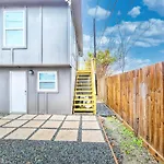 Cozy 1 Bed 1 Bath, Centrally Located, Self-Check-In