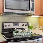 Luxury Living Downtown Houston Kingbed.