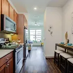 Luxury Living Downtown Houston Kingbed.