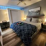 Blue Shark *W7* @ Montrose 1Br Private King Loft