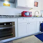 Elegant 1 Bed Montrose - Rome @The Italian Plaza