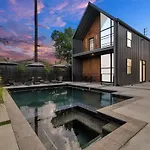 Poolside Loft: Great For Events