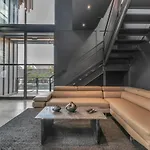 Poolside Loft: Great For Events