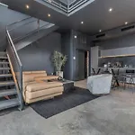 Poolside Loft: Great For Events
