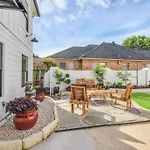 Rodeo Escape: Sleeps 8, Parking, Wi-Fi, Free Gym