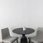 Landing Modern Apartment With Amazing Amenities Id1803X06