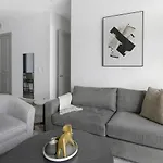 Landing Modern Apartment With Amazing Amenities Id1803X06