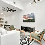 2 Homes•Sleeps 18•Gated•10 Mins To Dwntwn•Smarttvs