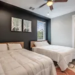 Spacious 3 Bed House Near Md Anderson With Free Parking & Wi-Fi