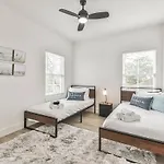 Inter-Connected Duplex 8Br Sleeps 22 Swim Spa