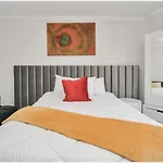 2Br Central Montrose Townhome