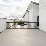 Chic Euro Retreat - 5 Mins To Downtown - King Bed