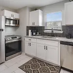 Cozy Two Bedroom Home Minutes From Downtown!