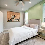 Hip Heights Home, 4Bd, Location